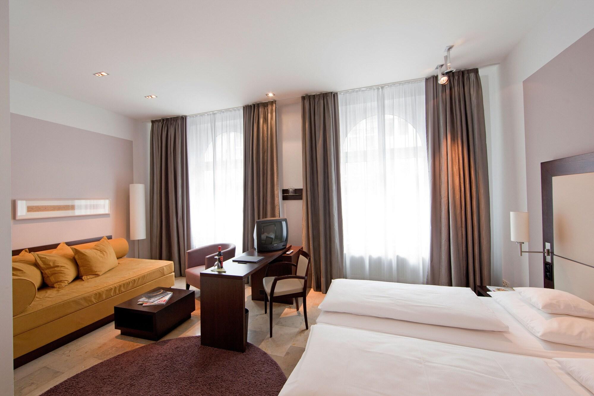 Burns Art Hotel - Dusseldorf — Photos 1